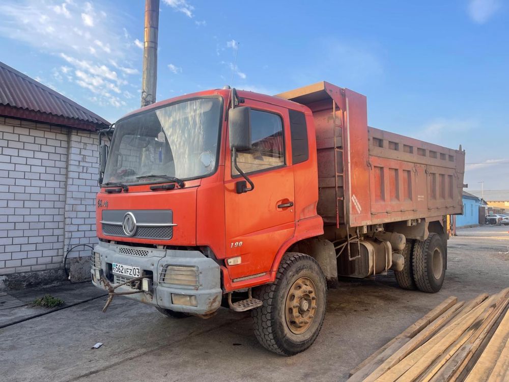 Dongfeng Грузовик самосвал китаец