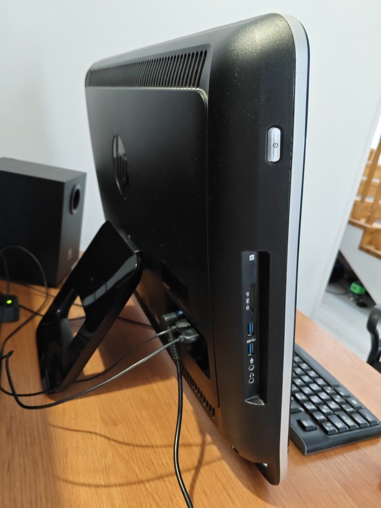 Моноблок HP Pavilion 23