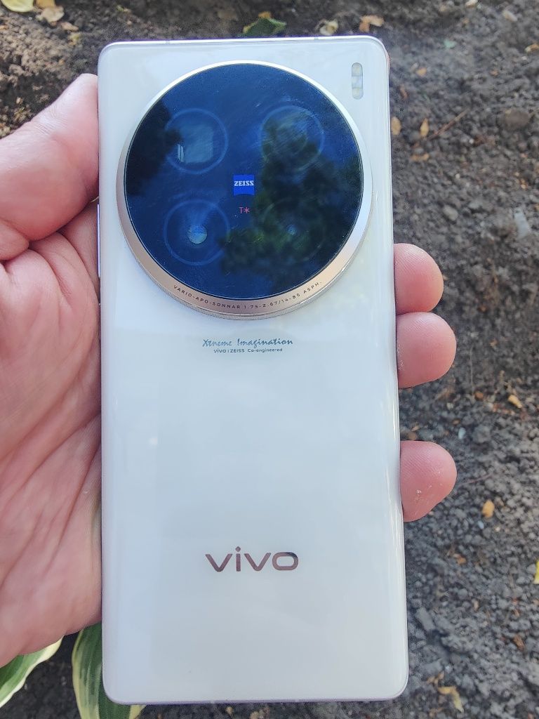 Смартфон Vivo X100 Ultra 16/512 — настолько мощный, что сам бы себя ку