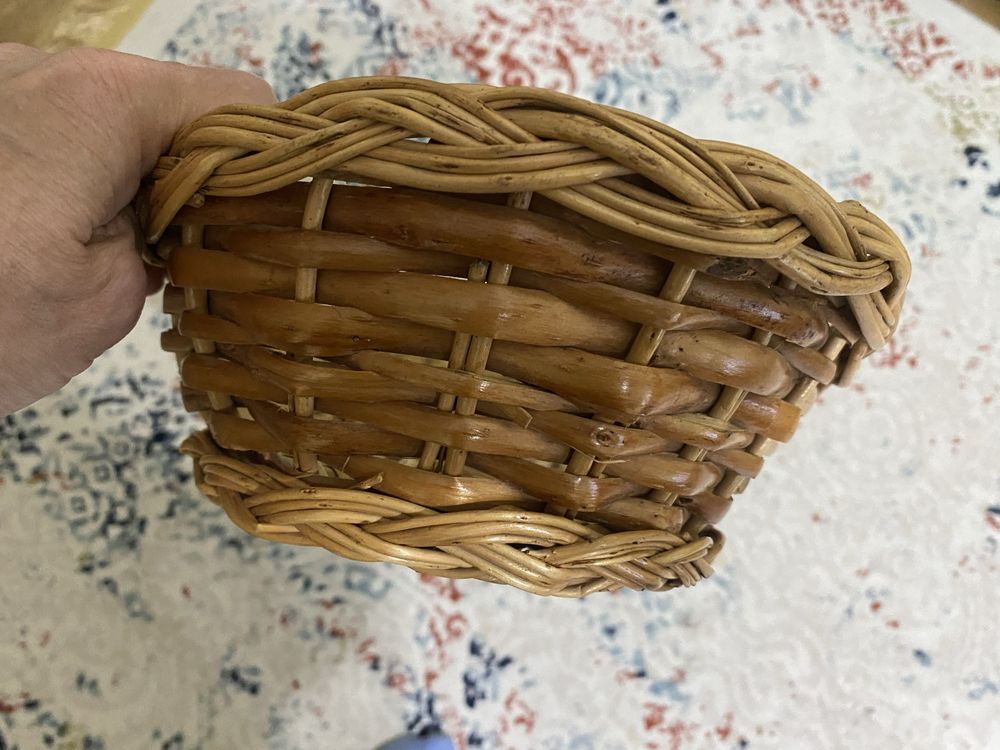 Корзина из натуральной лозы .
