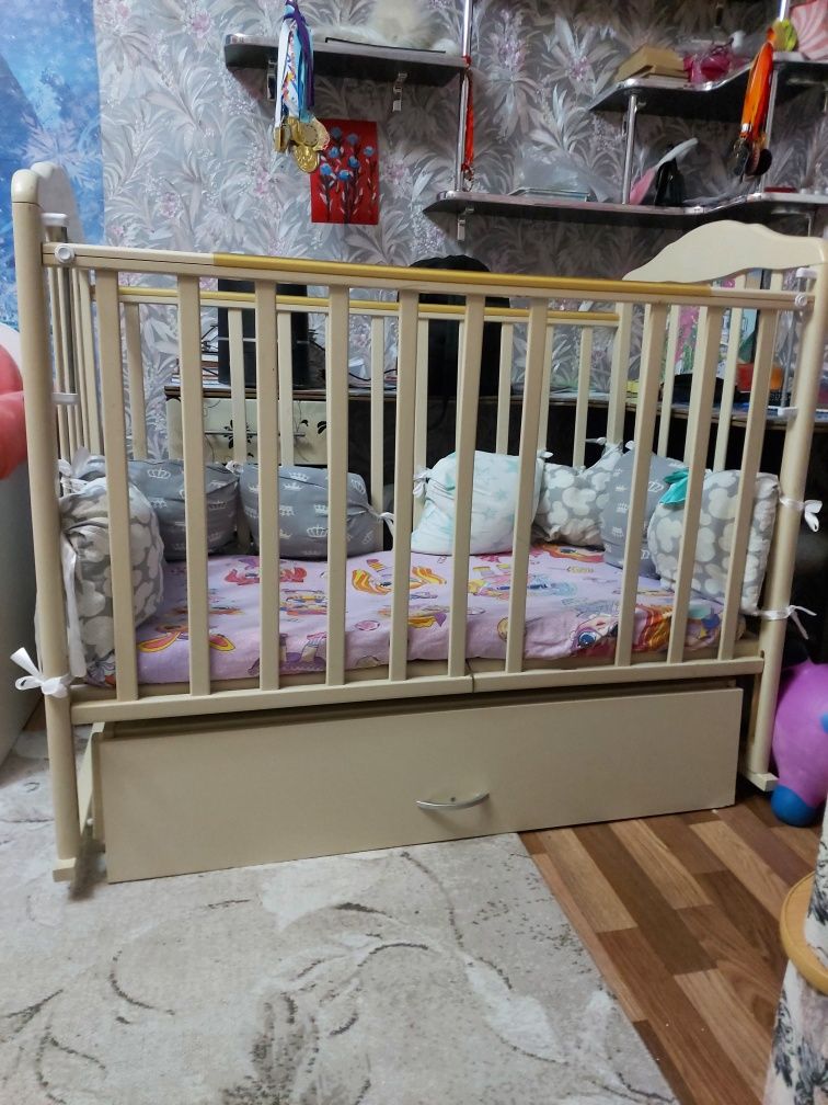 Продам детскую кровать