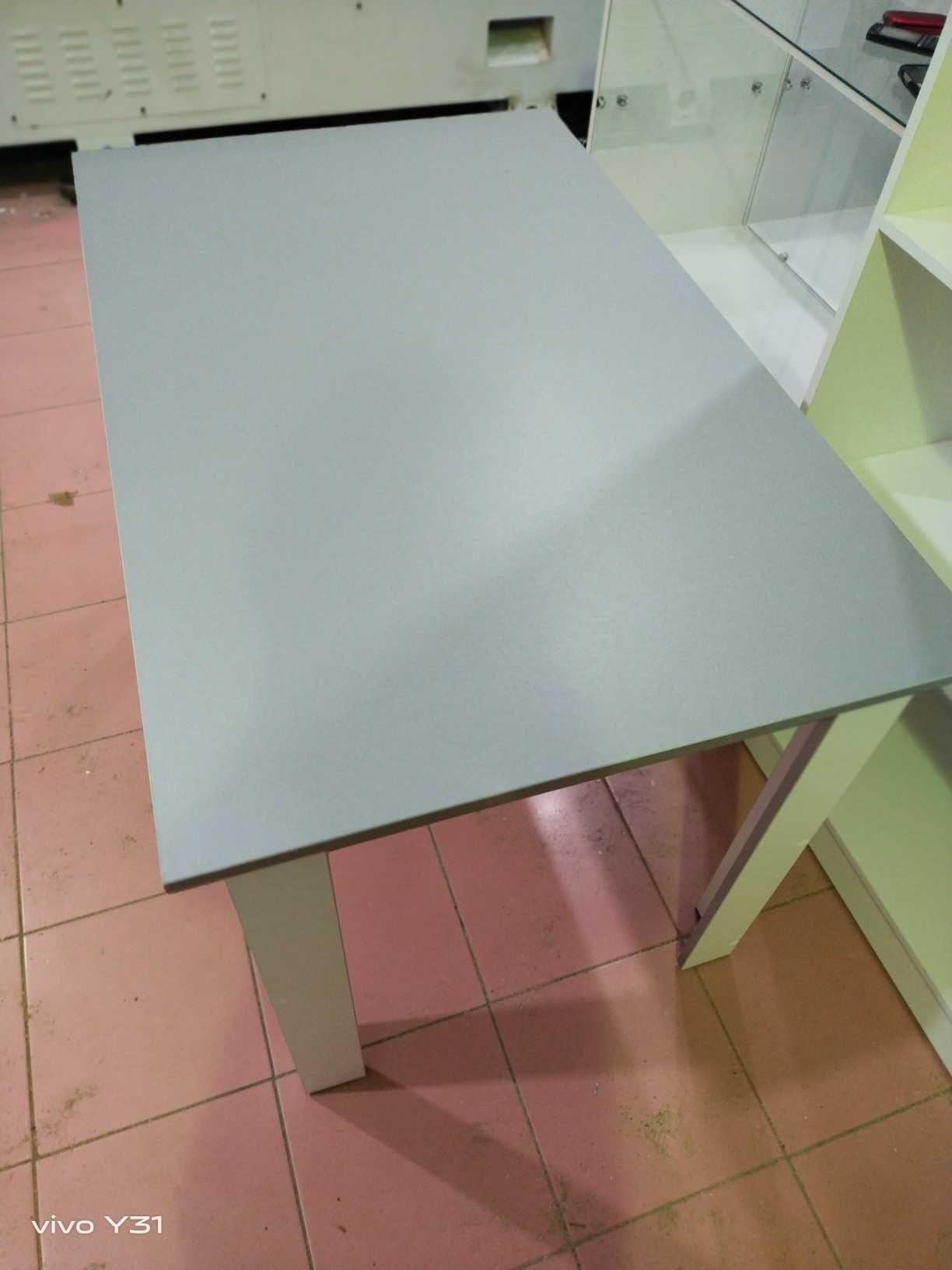Продам кухонный стол