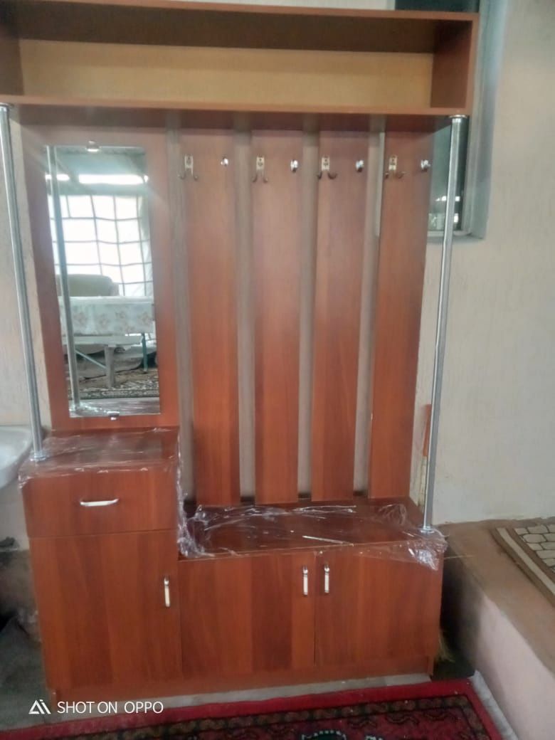 Продам прихожку и ковры