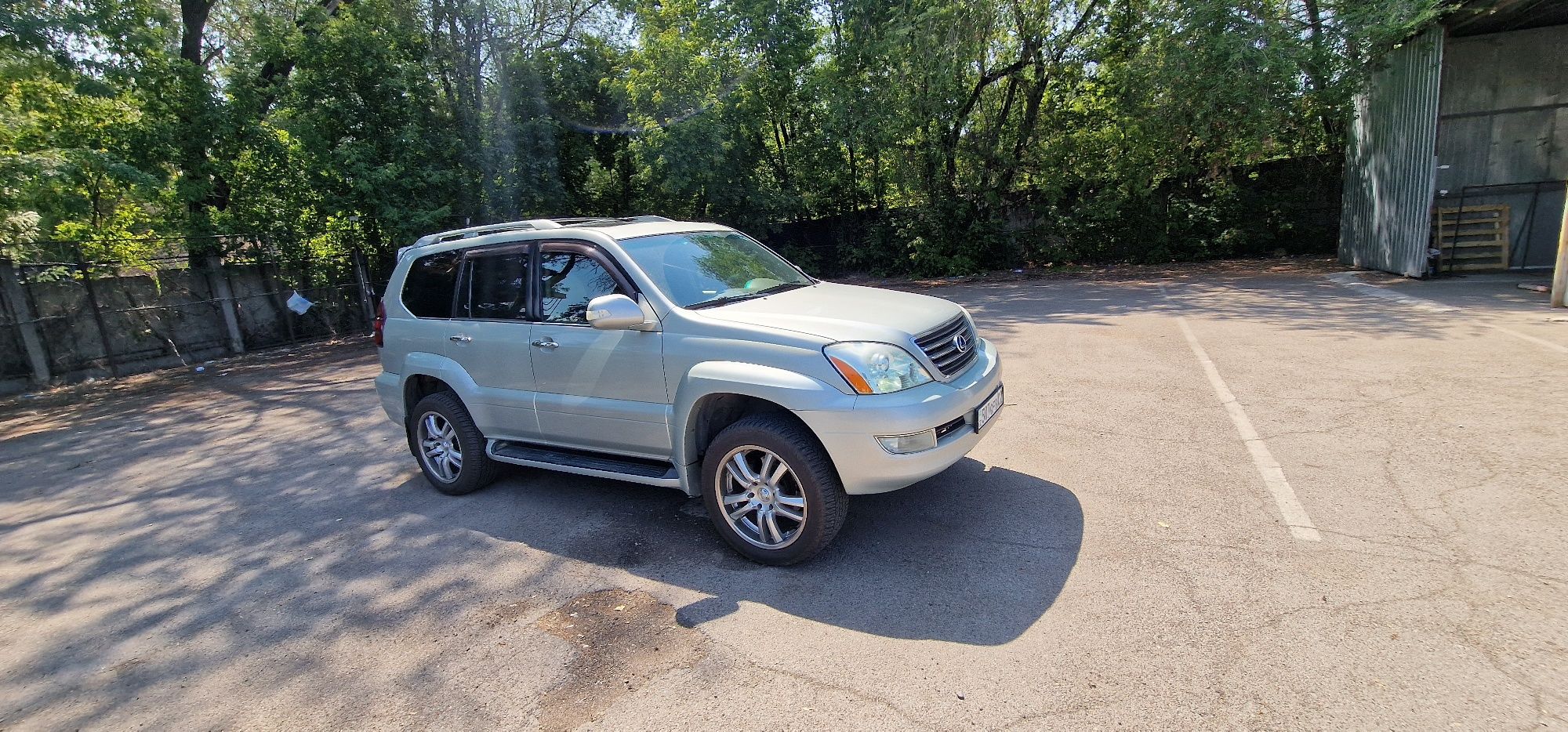 Машина (автомобиль) Lexus GX470