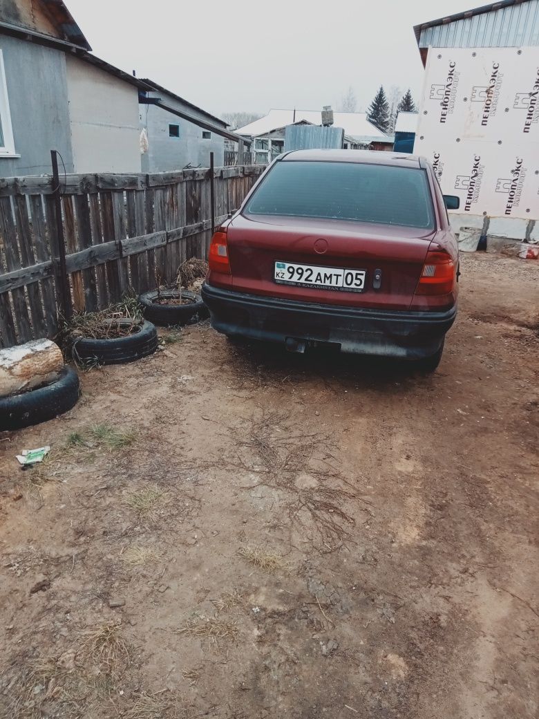 Продам Опель Астра 1992 года обьем двигателя 1,8 КПП автомат 950000 то