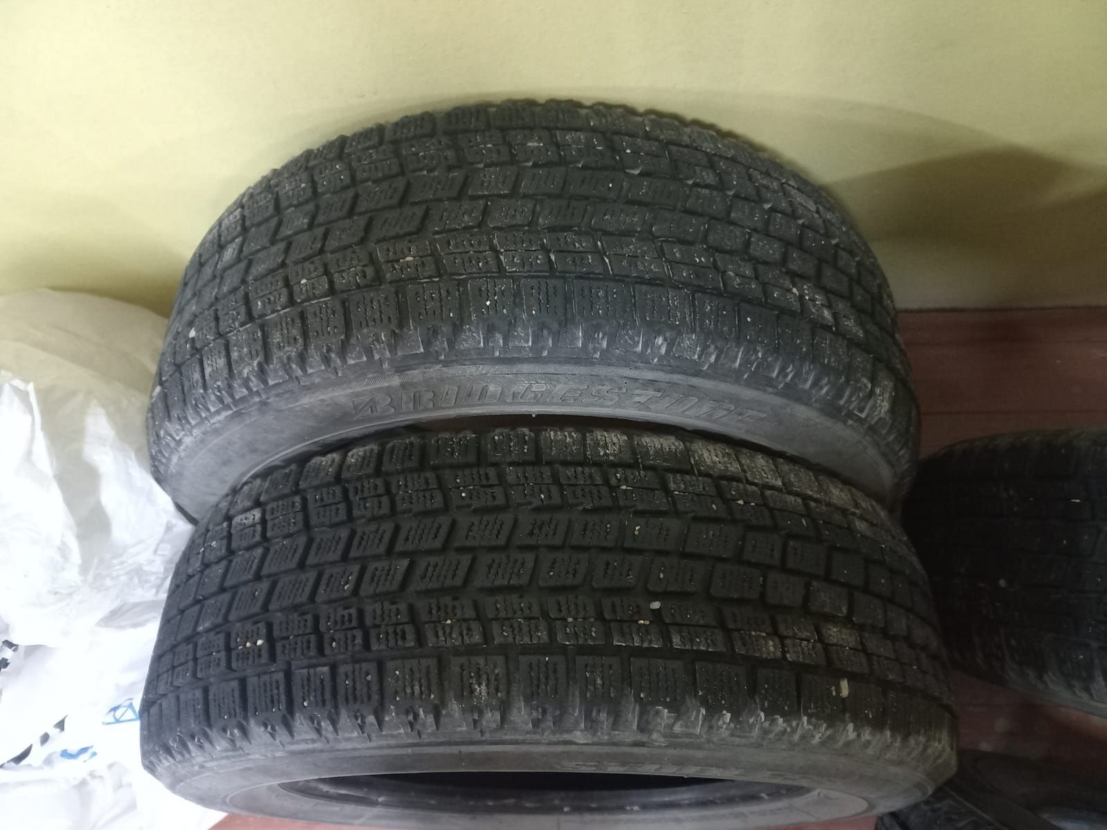 Продам 4 зимних колеса 215/60/16