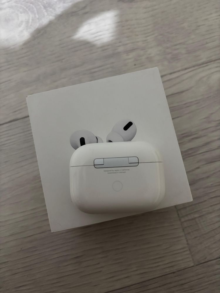 Airpods Pro ОРИГИНАЛ в отличном состоянии