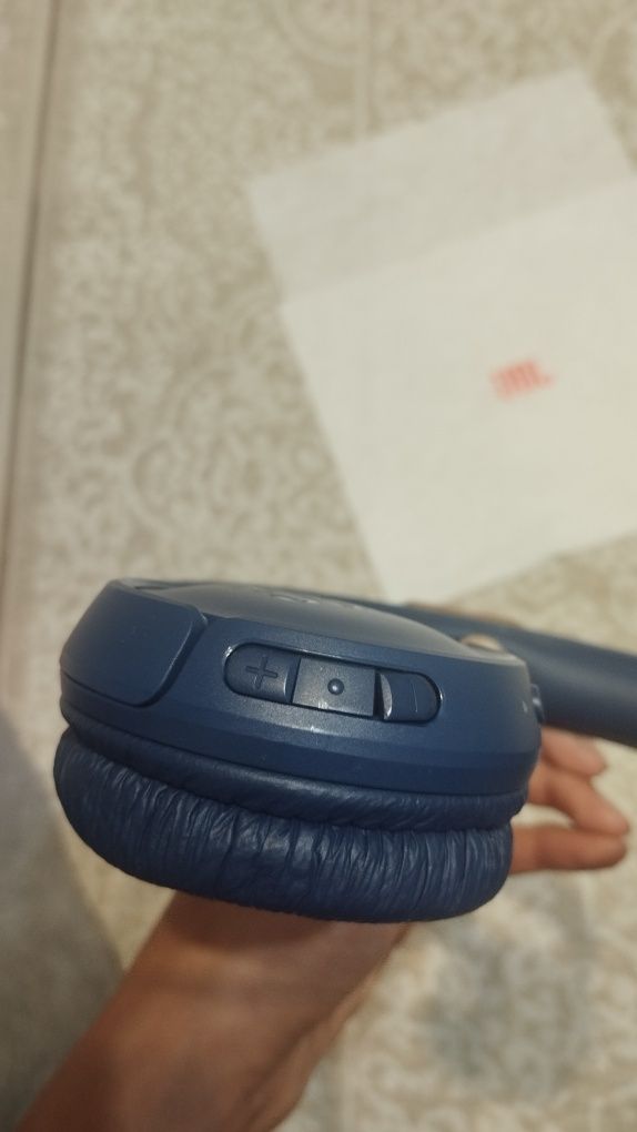Продам наушники в новом  состояние