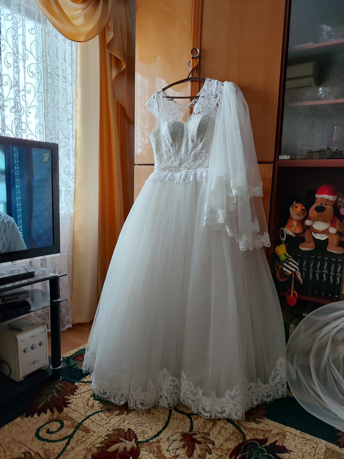 Свадебное платье. Очень красивое. Пышное.