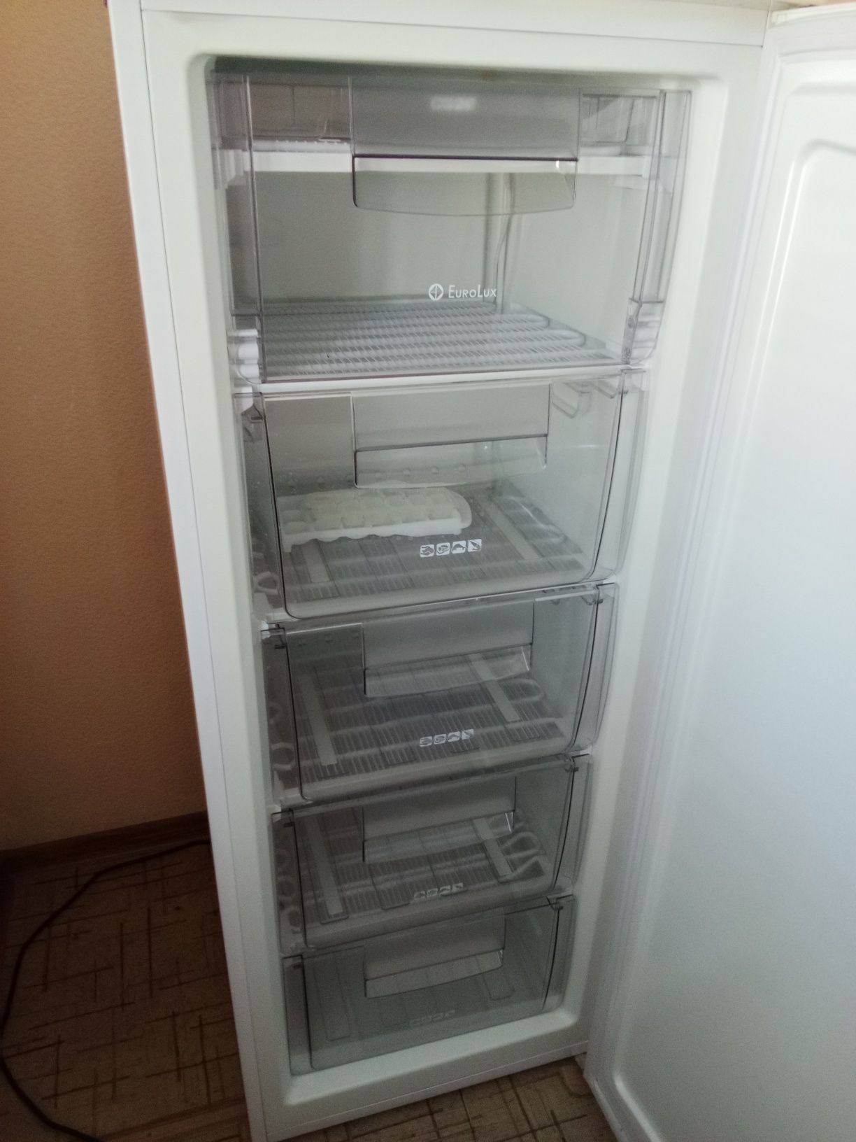 Продам морозильник