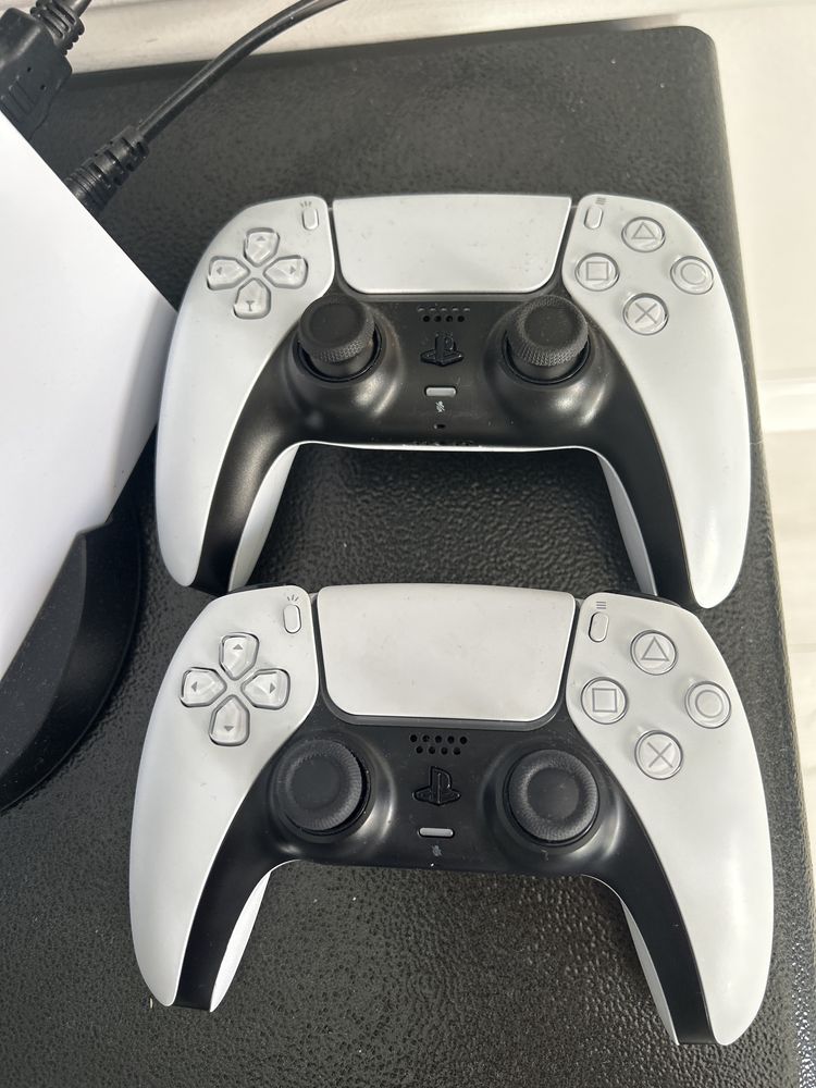 PlayStation 5 + double charger (двойная зарядка). Полный комплект