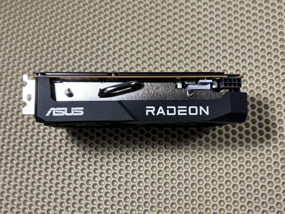 Видеокарта AMD RADEON RX 7600 8GB новая (Аналог 4060)