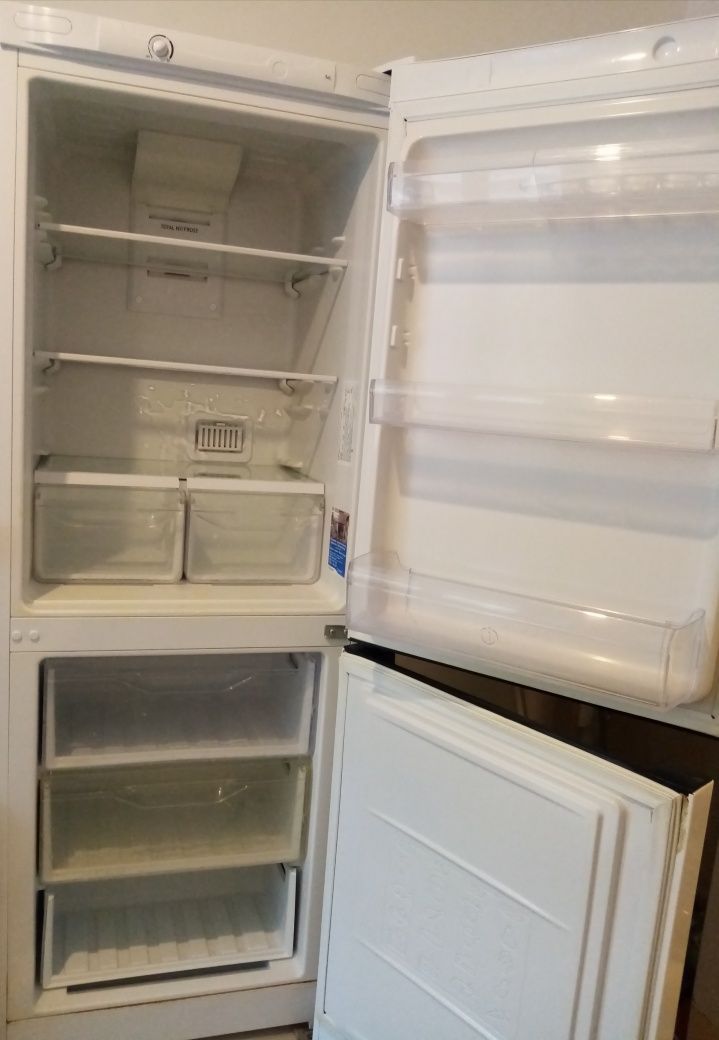 Холодильник INDESIT "No Frost"