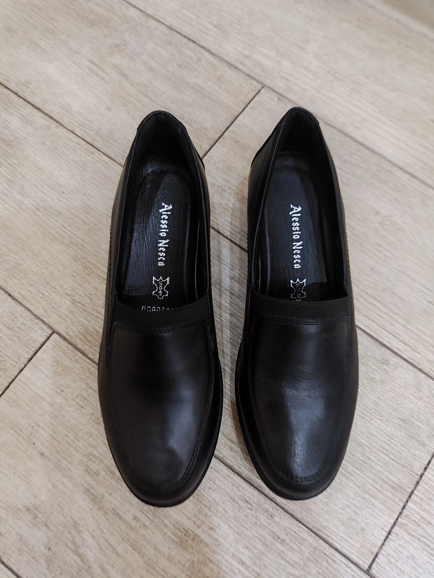 Продам туфли женские новые