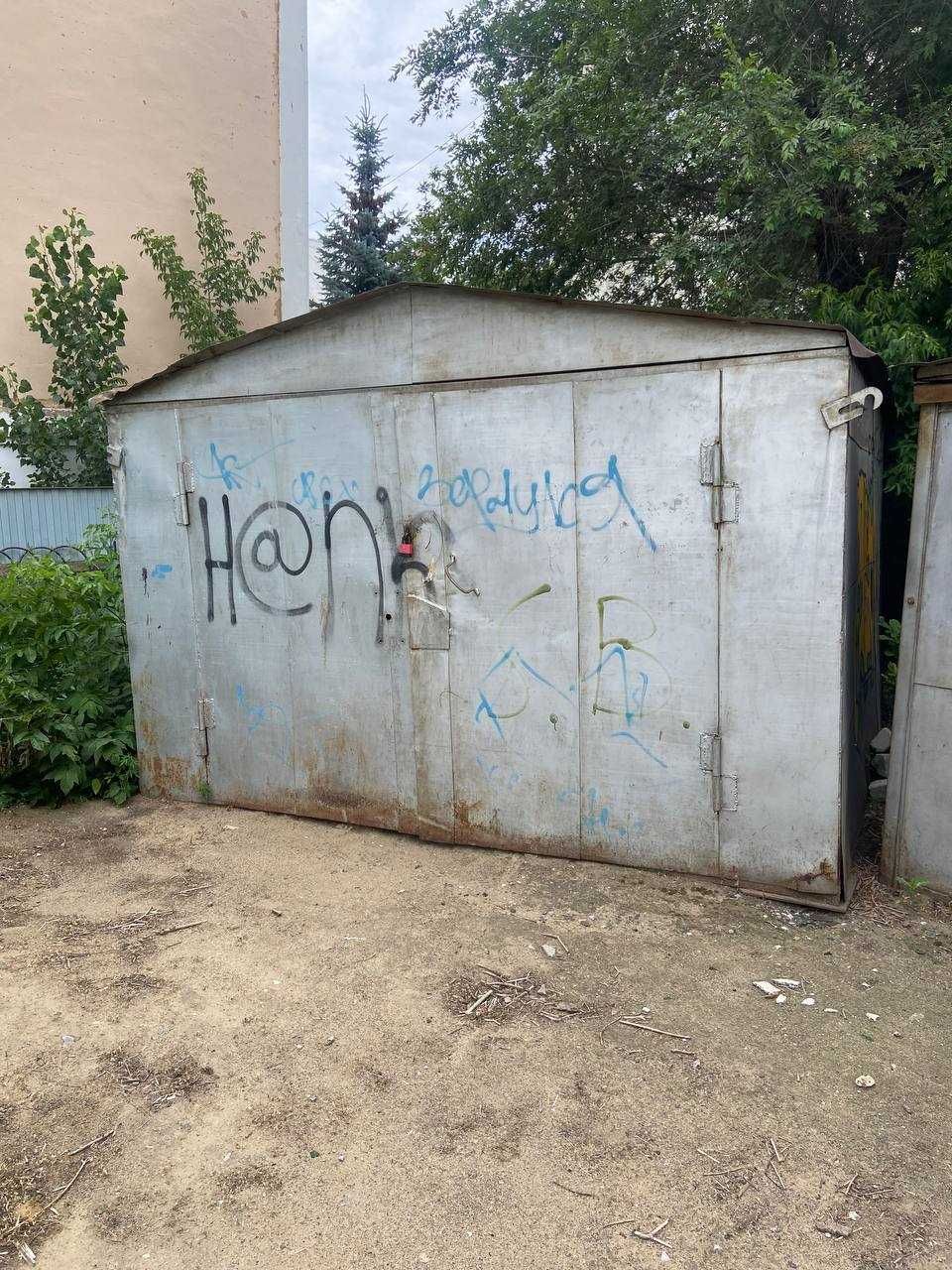 Два металлических гаража