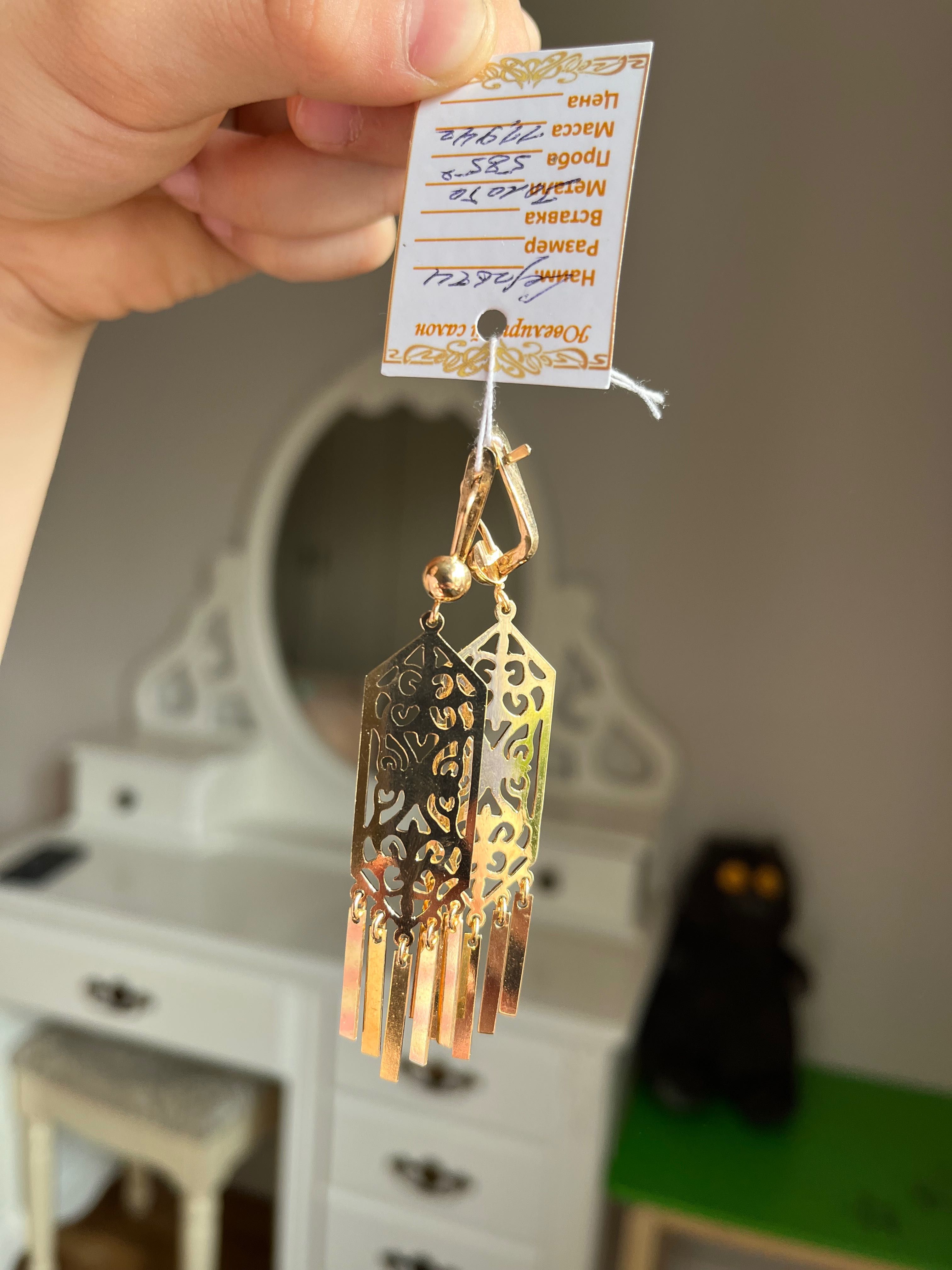 Продам эксклюзивные золотые серьги