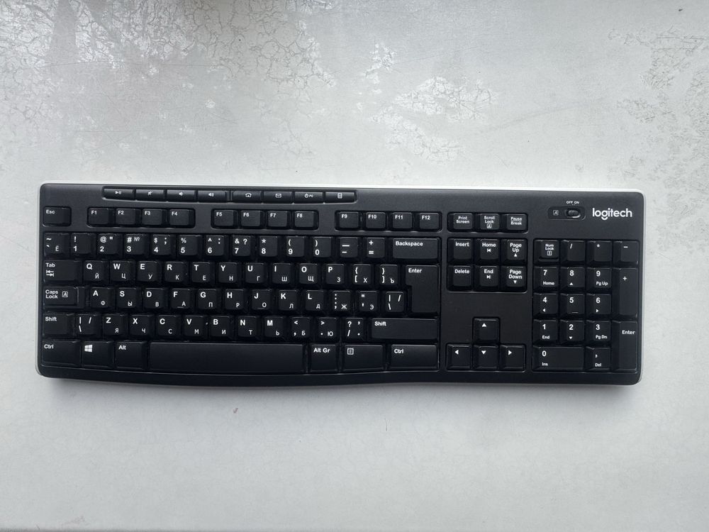 Б/у беспроводная клавиатура Logitech полноразмерная RU/EN без приемник