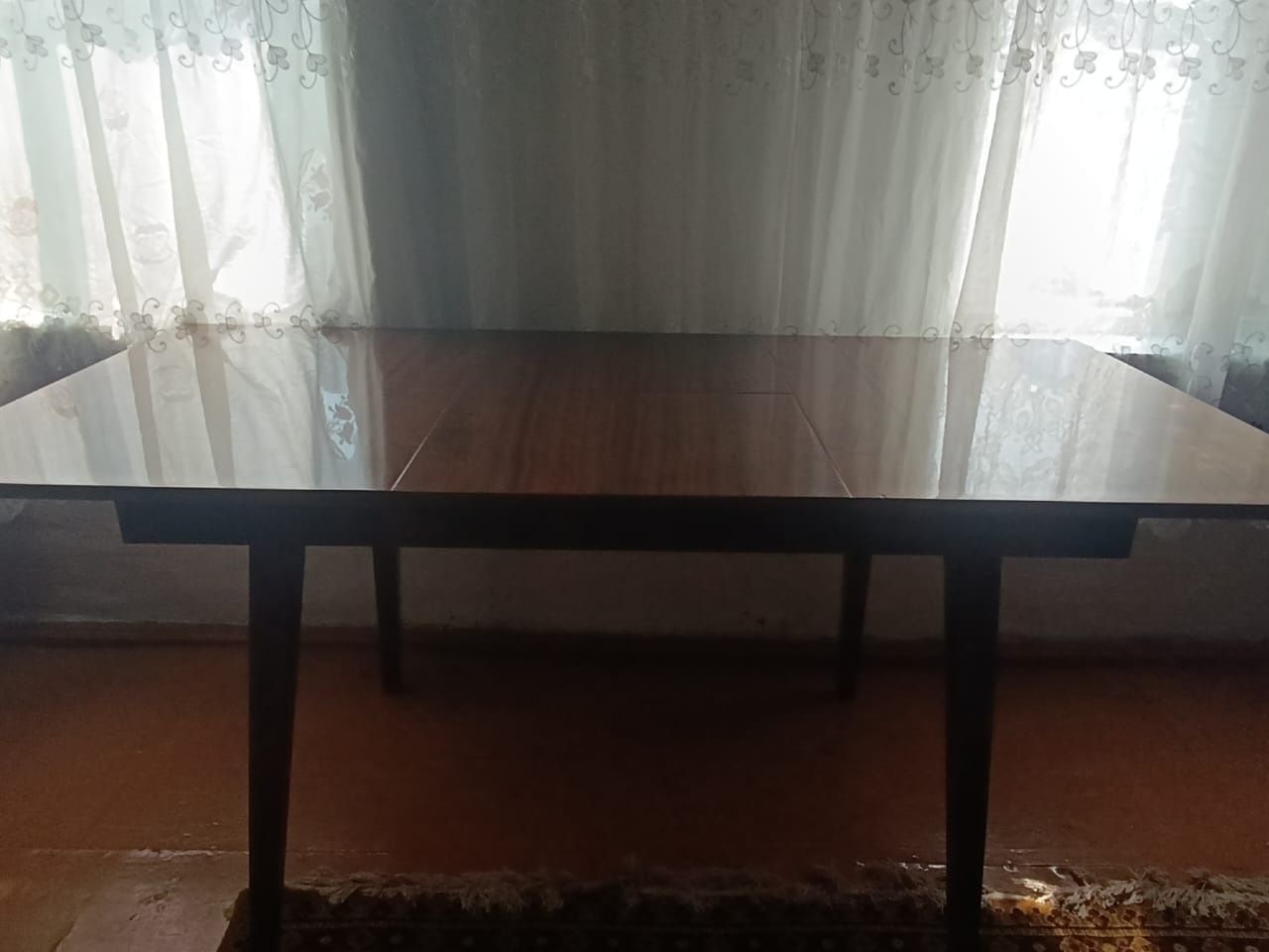 Продам деревянный лакированный полированный СТОЛ, раздвижной! стол