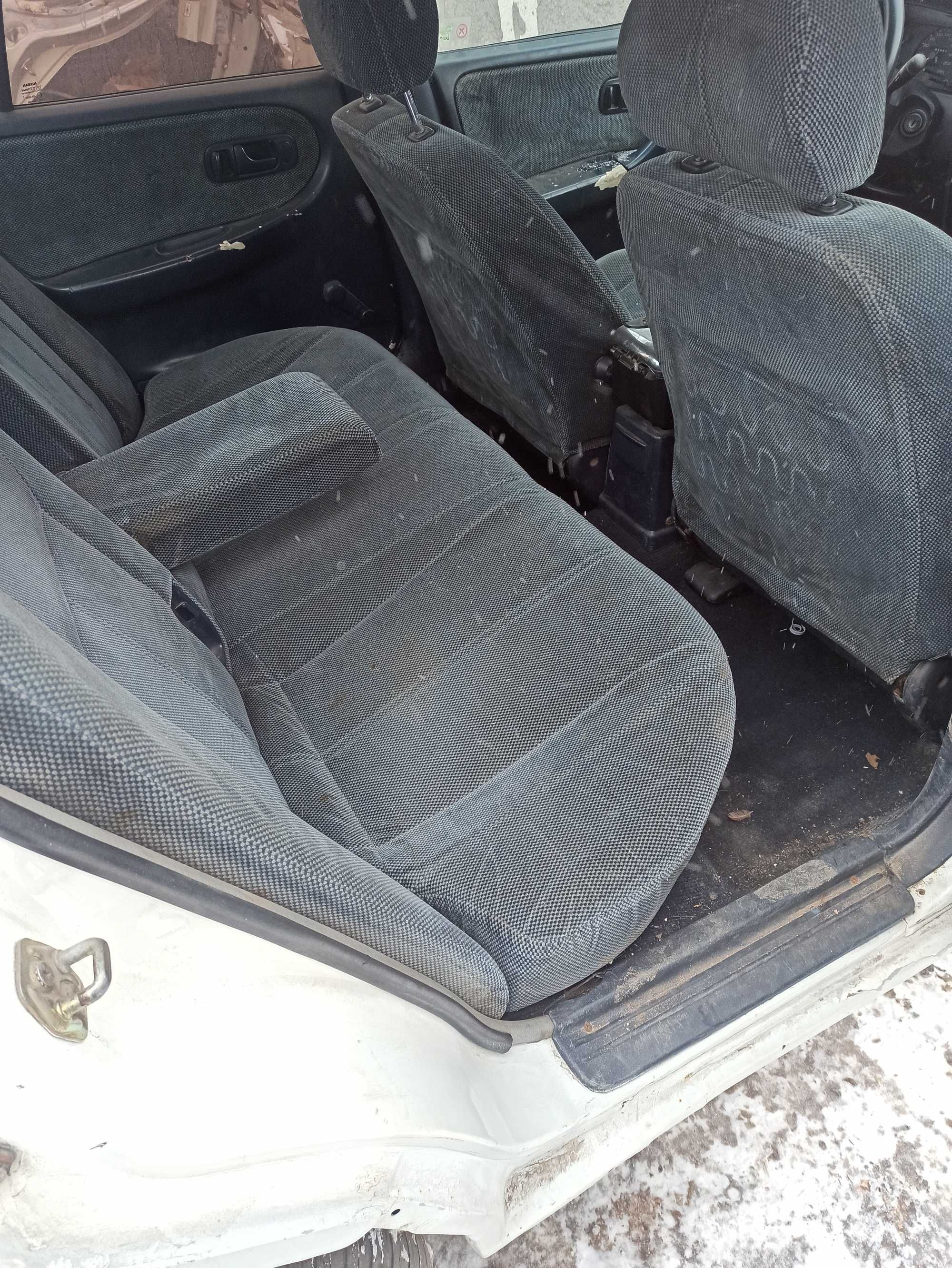 Продам оригинальные б/у запчасти Nissan Premiere 1991 года кузов r10