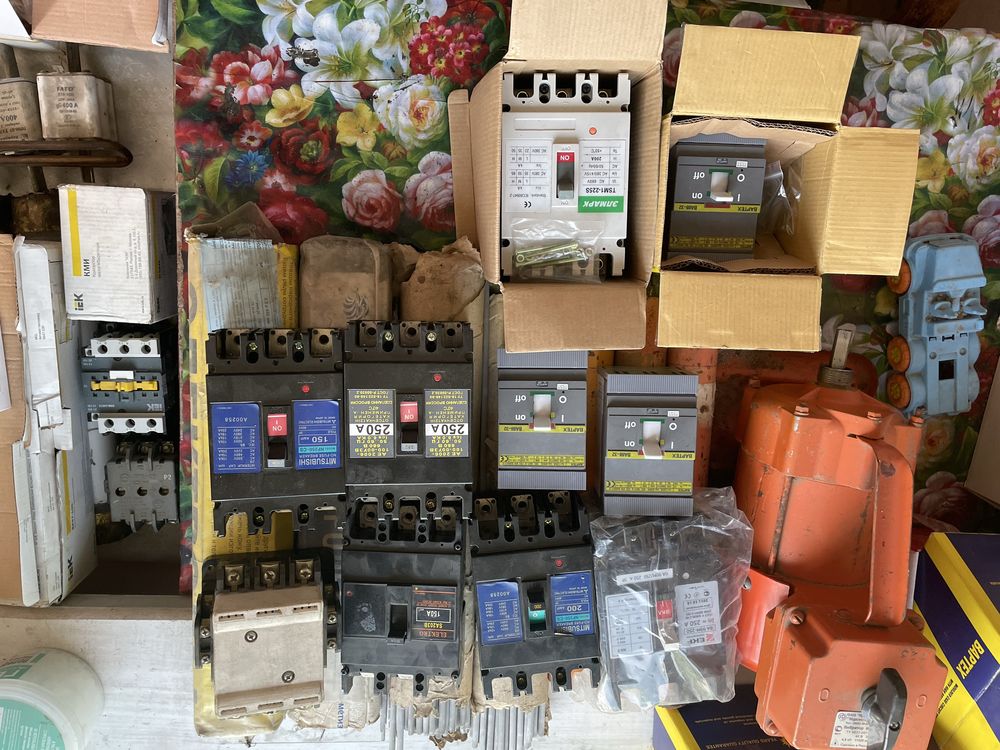 Плавкие вставки 250А 200А 150А, 125А, 80А.