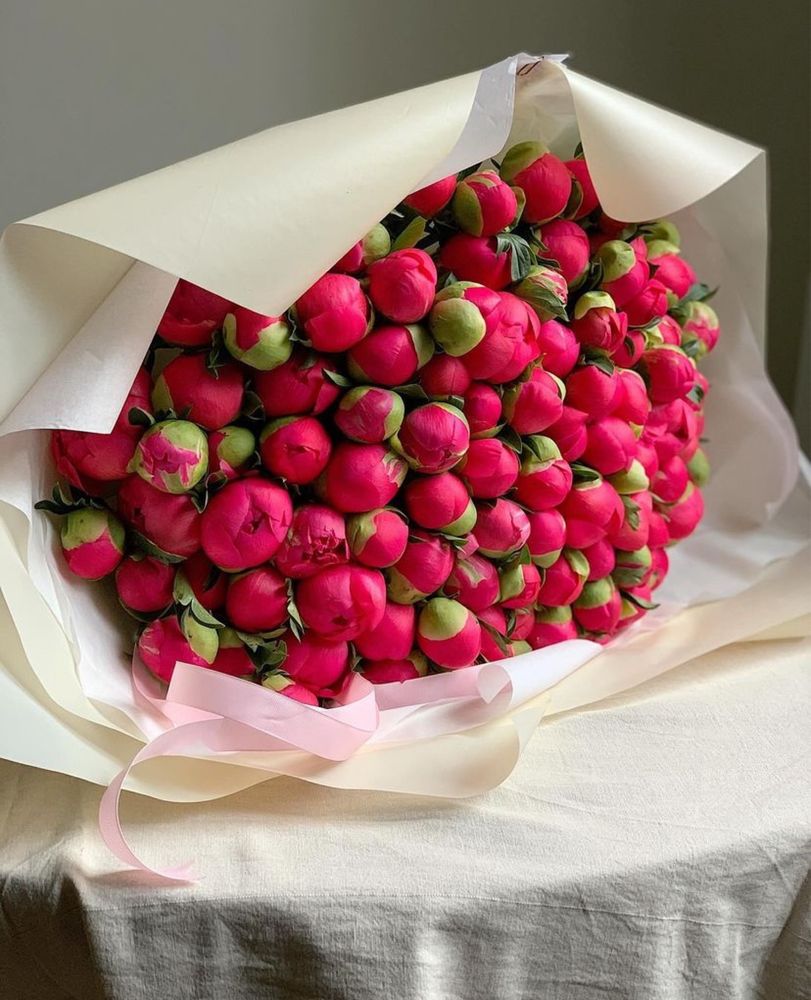 Пионы, розы, кустовые розы, пионовидные розы