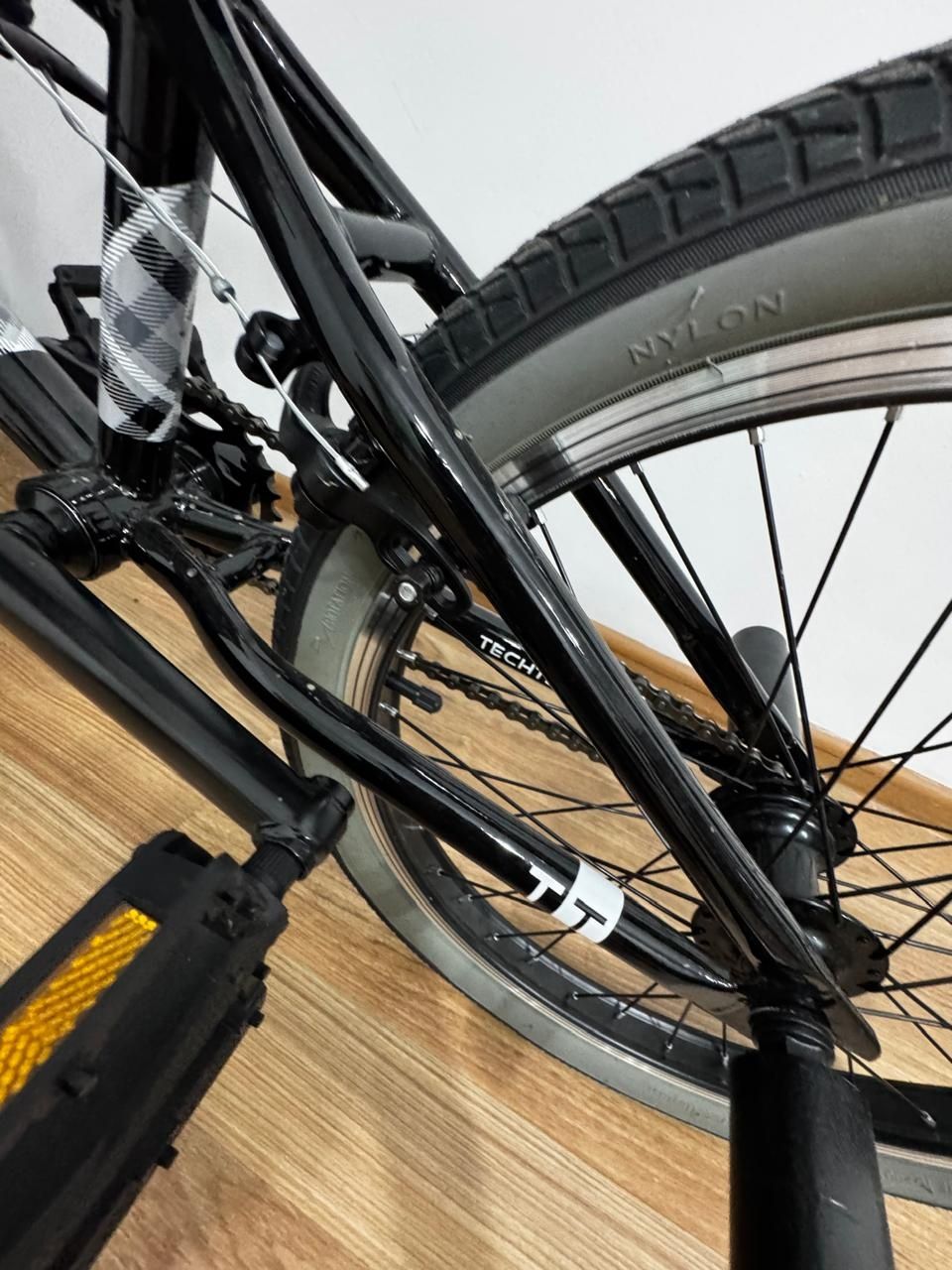 Продам BMX велосипед LEVEL от Tech Team