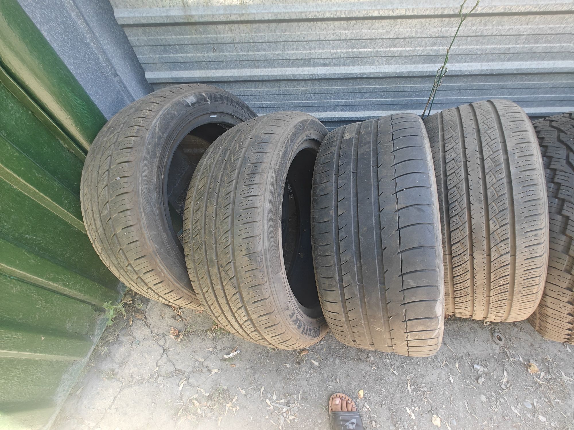 Продам А/Т 255-55R19 пара есть ещё 275-45R20