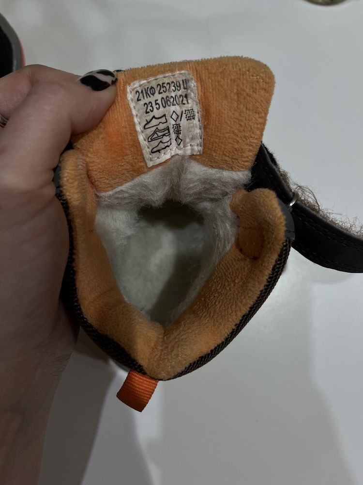 Продам детские зимние ботиночки, натуральные.