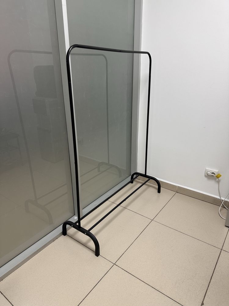 Продаются стойка напольная и обувница