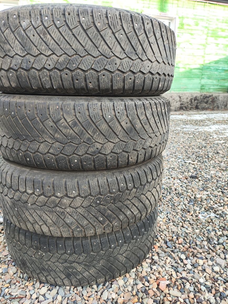 Продам шины зимние R17
