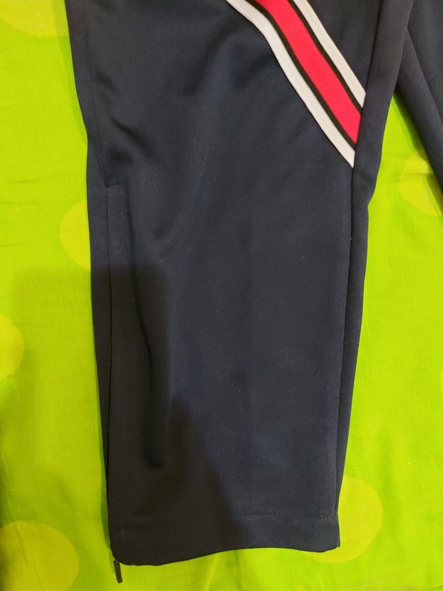 Продам новый костюм 46-48