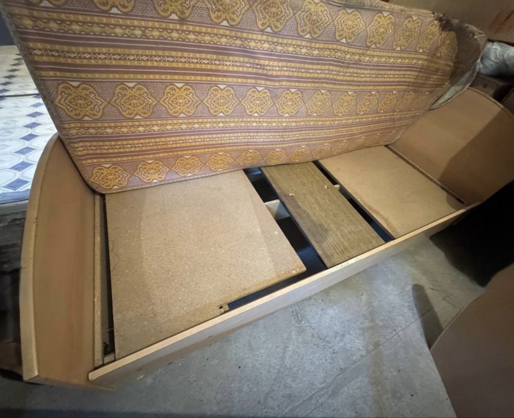 Продаётся кровать. Цена: 30 000 тенге. В наличии — 2 штуки ………………………..