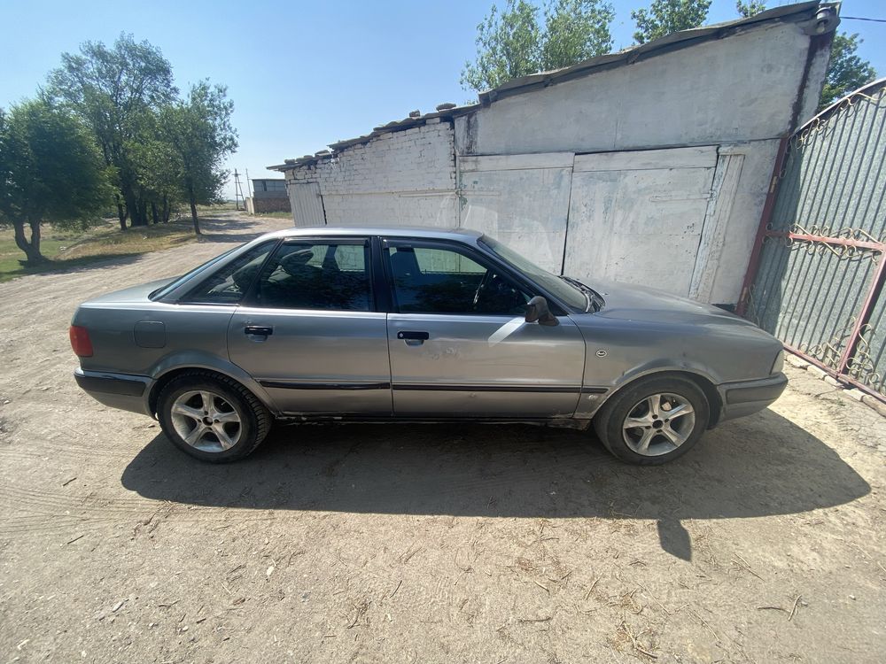 Өзін жасына жақсы 80 % өз краскісінде 2 жеріңде шпакел бар шірік жоқ