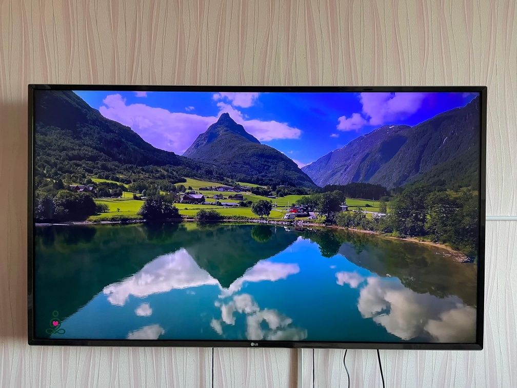 4К телевизор LG 140см практически новый