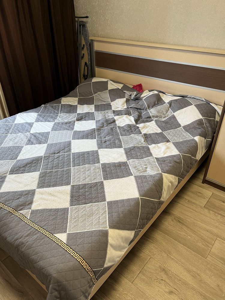 Продам спальную гарнитуру весь комплект