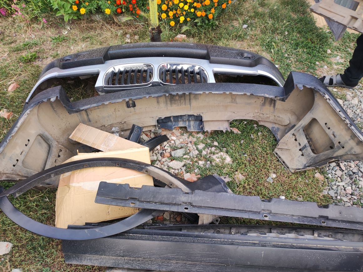 BMW X3 E83 бампера, пороги, листва