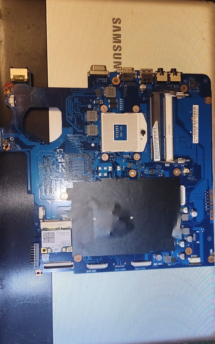 Продаю ноутбук SAMSUNG NP300 E5Z