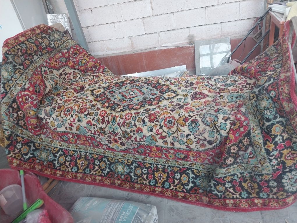 Продаётся ковер палас
