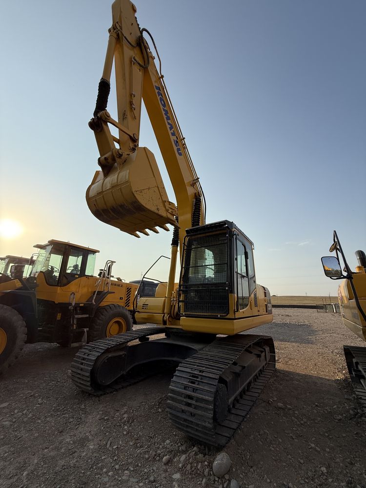 трактор модель:Komatsu PC200‑8