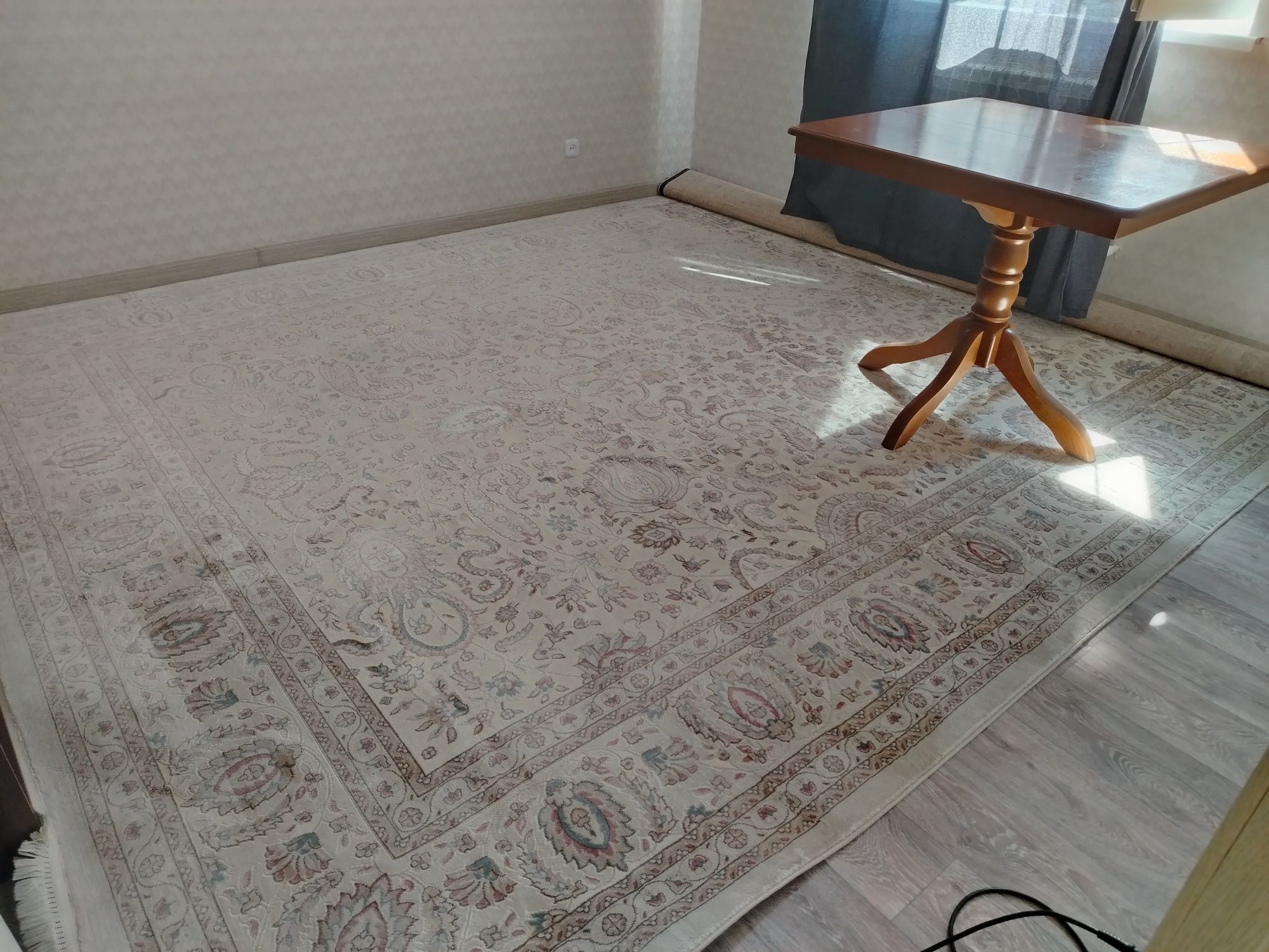 Продам ковёр 3/4 24000