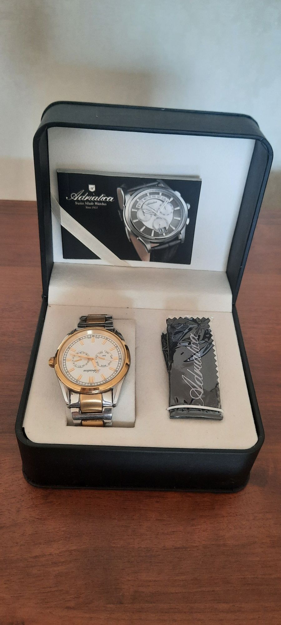 Продам часы Adriatica