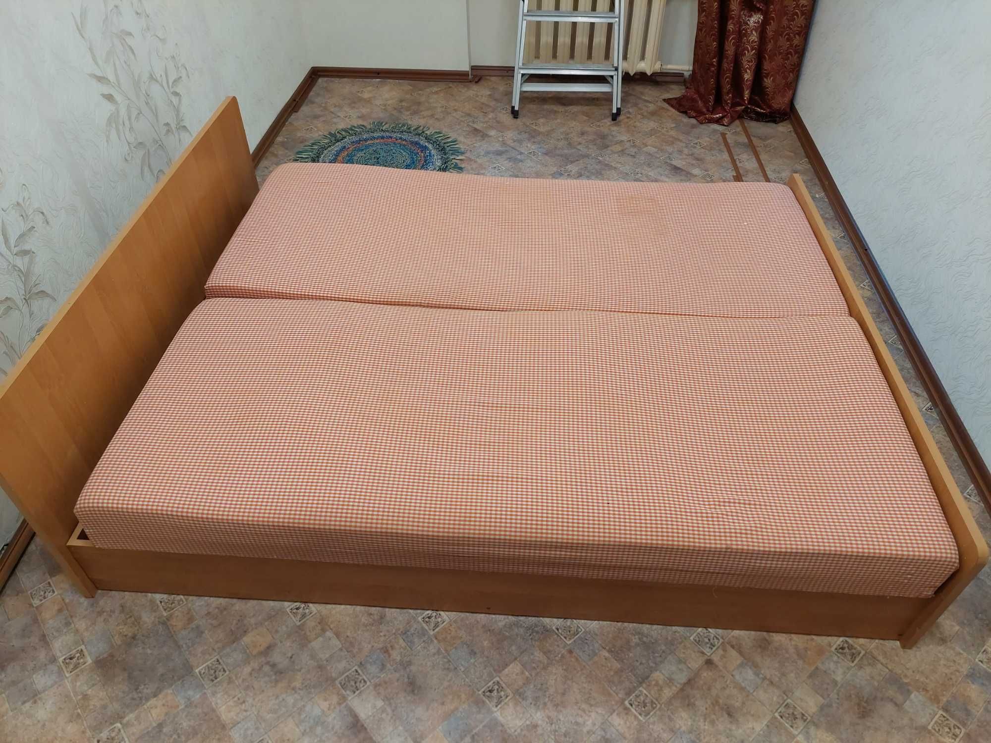 Кровать двуспальная