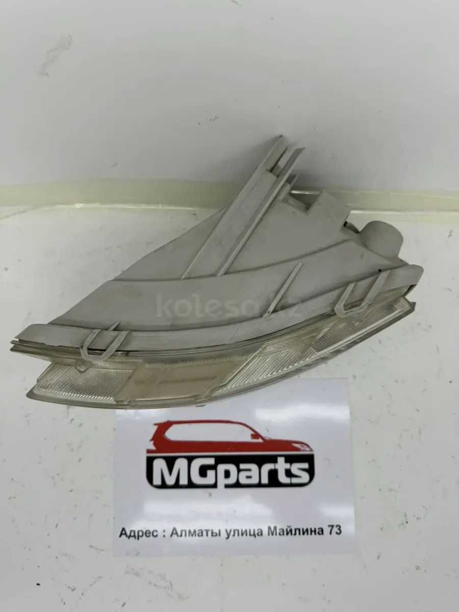 Противо-туманная фара б/у оригинал от Lexus LS-460 6-9г