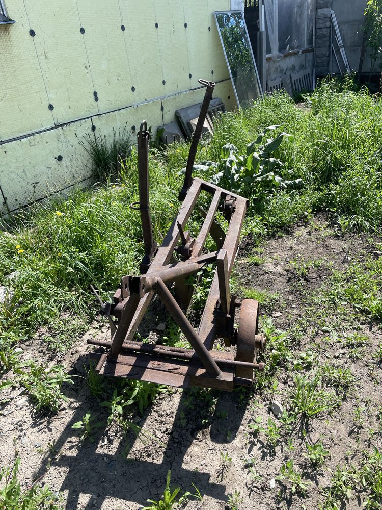 Продам Плуг 3 корпусный