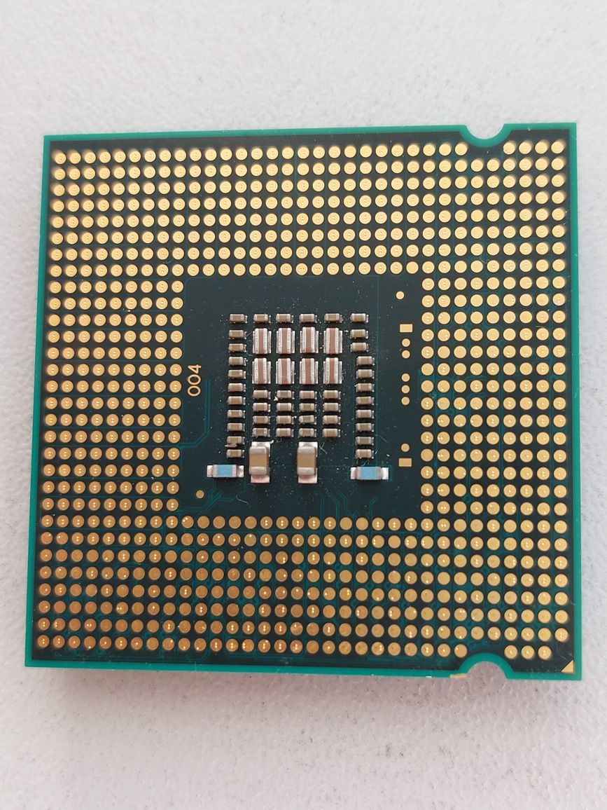 Процессор Core2Duo 5200 и мощнее.