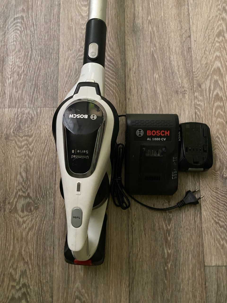 Комплект из двух аккумуляторных пылесосов  (Bosch, Dyson)