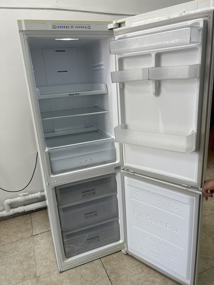 Холодильник SAMSUNG