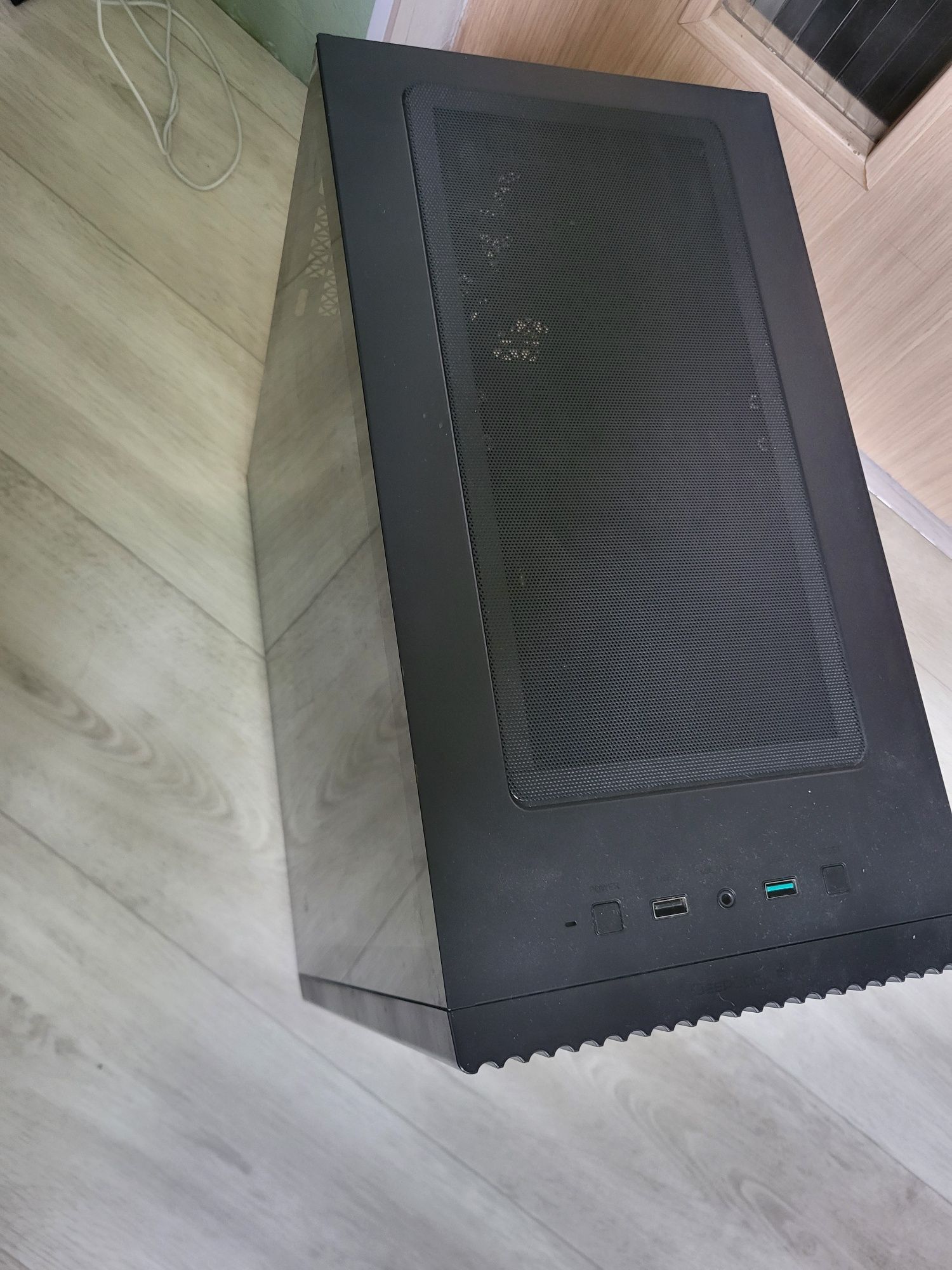 Продаю корпус (кейс), блок питания (msi 650 w) и башню для процессора