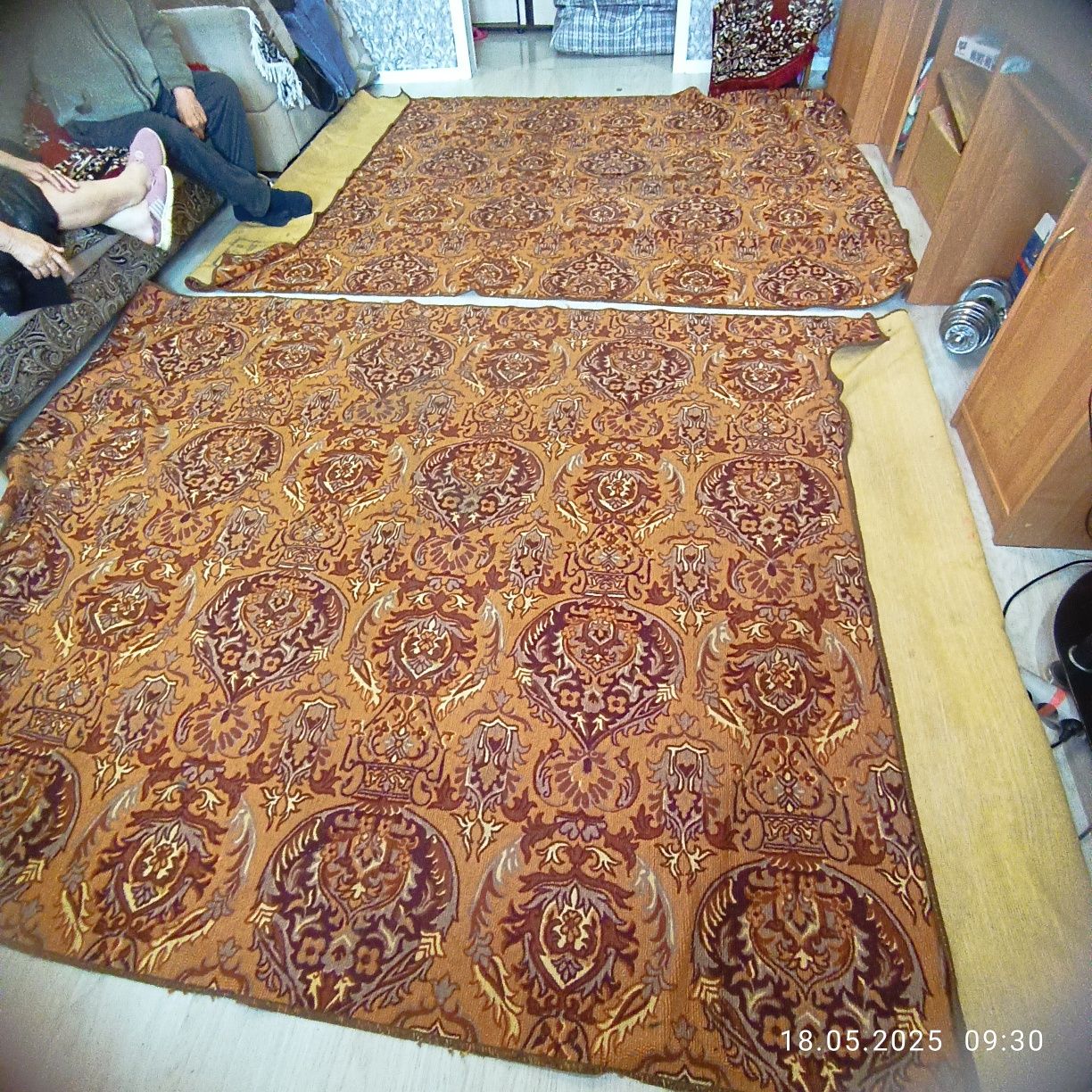 Ковровая дорожка около 4 м и ширина 1,1 вроде. Чистая