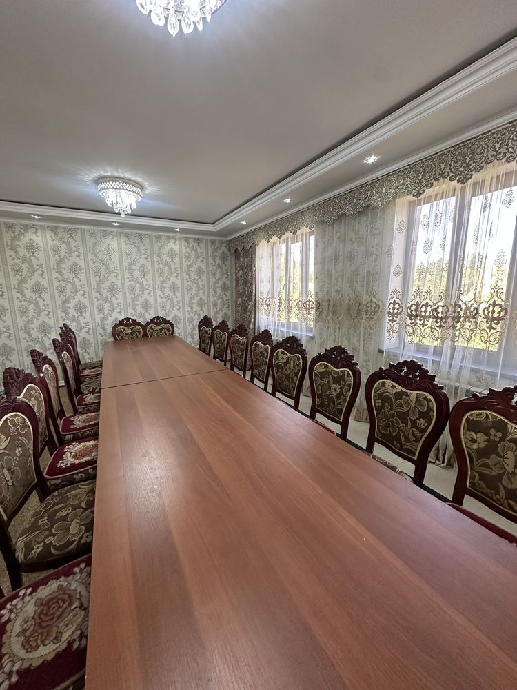 Стол б/у для зала с 20 стульями